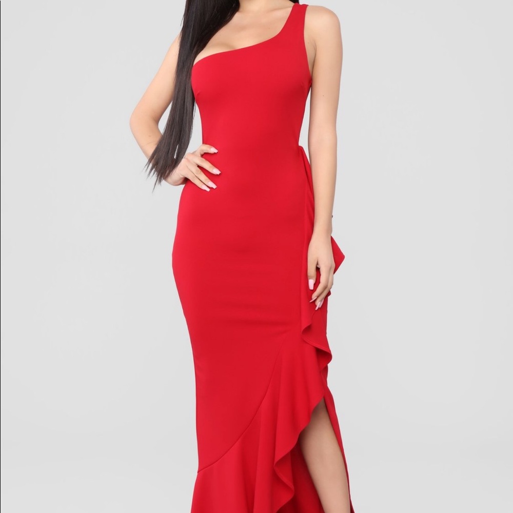 Red Fashion Nova dress